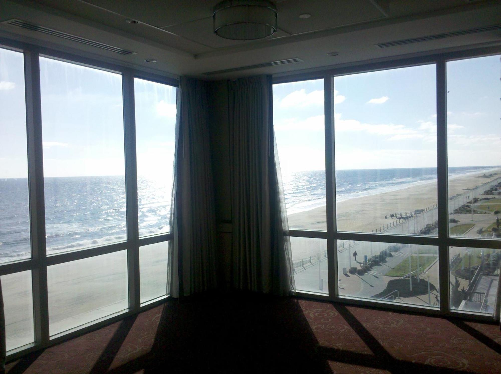 Holiday Inn & Suites Virginia Beach - North Beach By Ihg Exterior photo