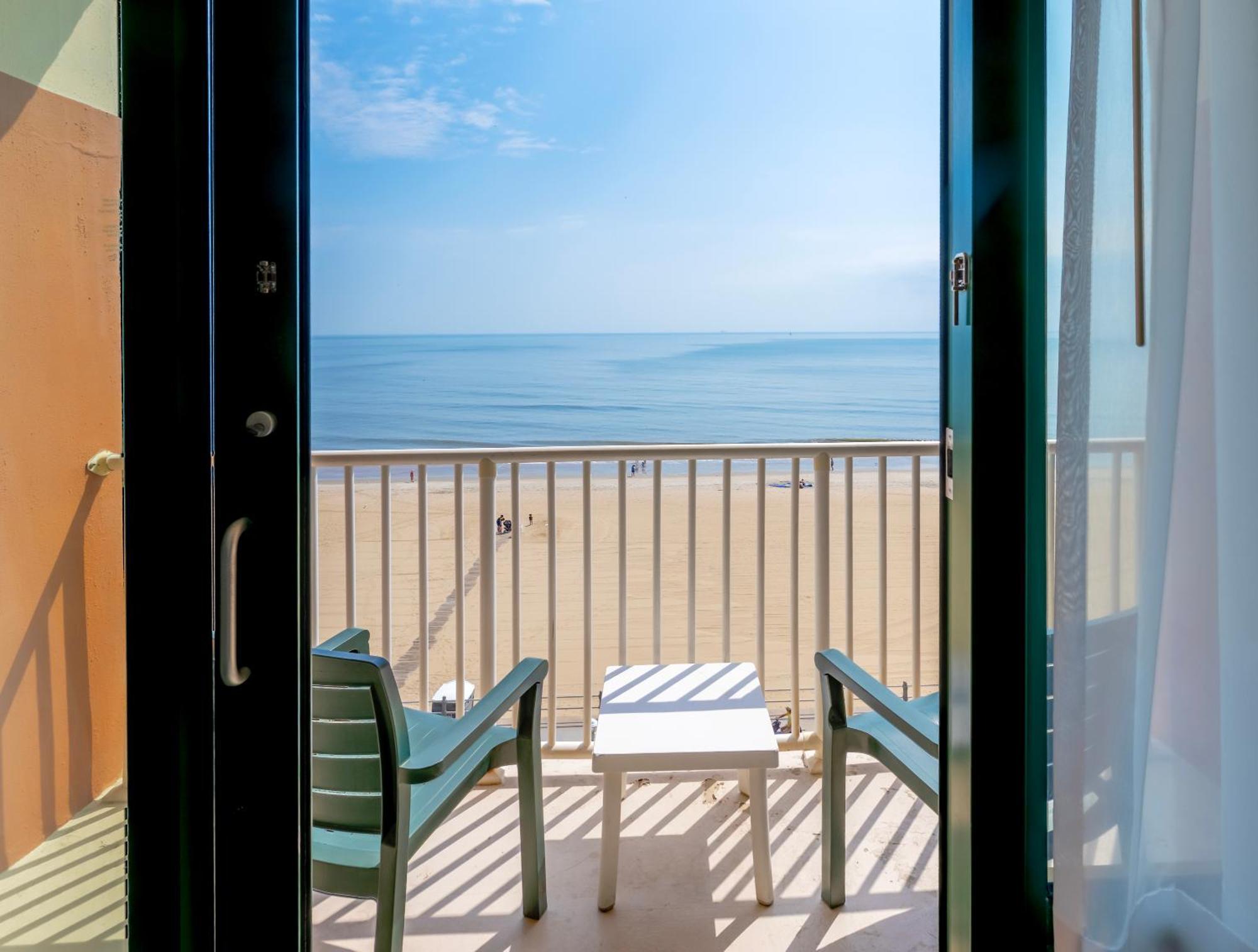 Holiday Inn & Suites Virginia Beach - North Beach By Ihg Exterior photo